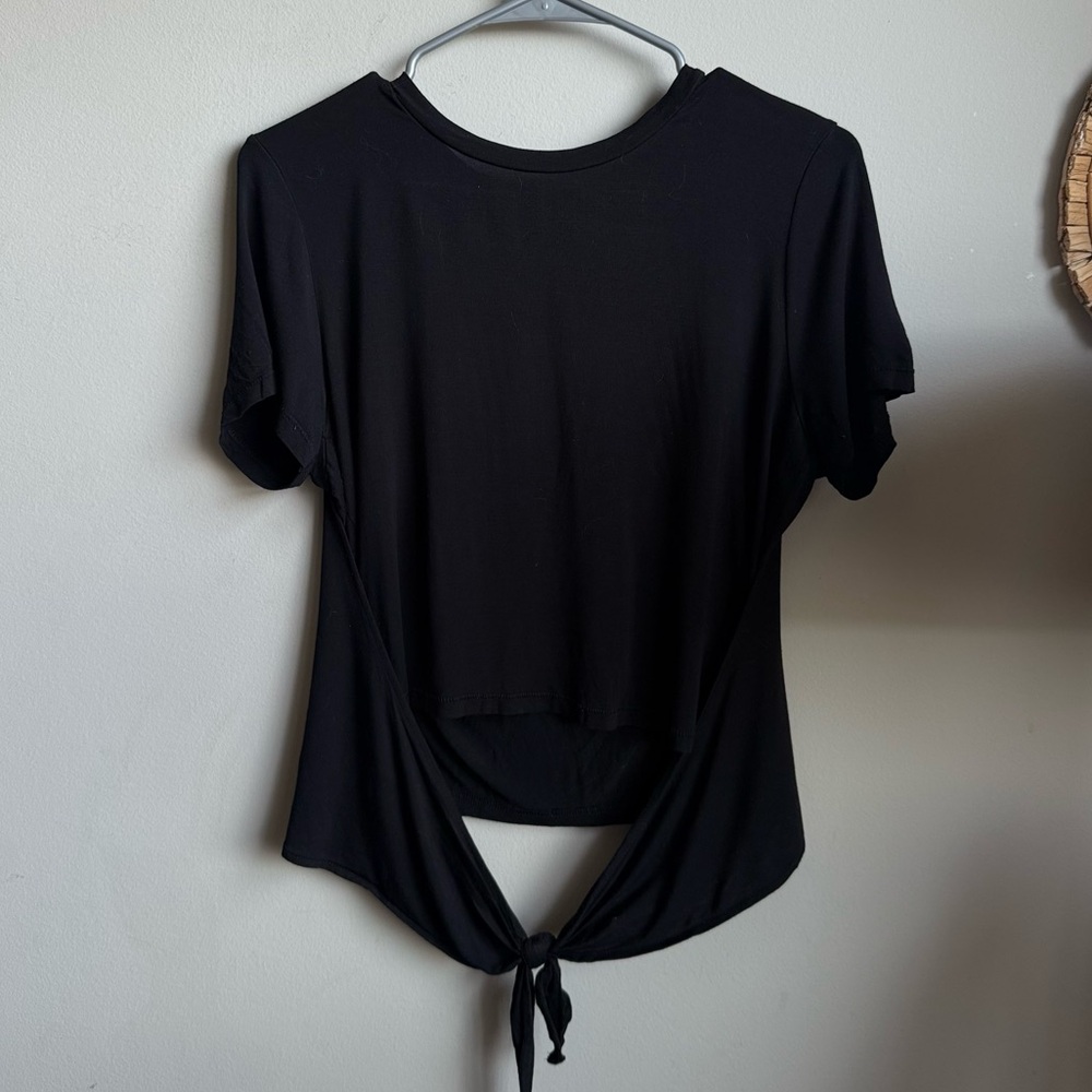 Wilfred (Aritzia) Black Tie-Front T-Shirt – Size L